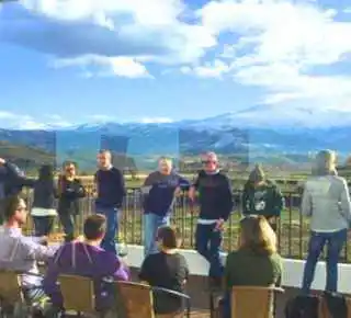 Cata de vino ecológico con amigos en Bodegas Vertijana